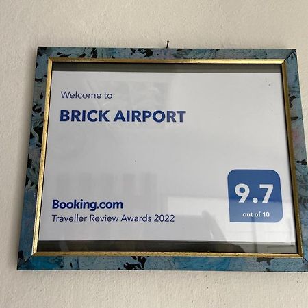 Brick Airport Apartment Cristian  Exterior photo